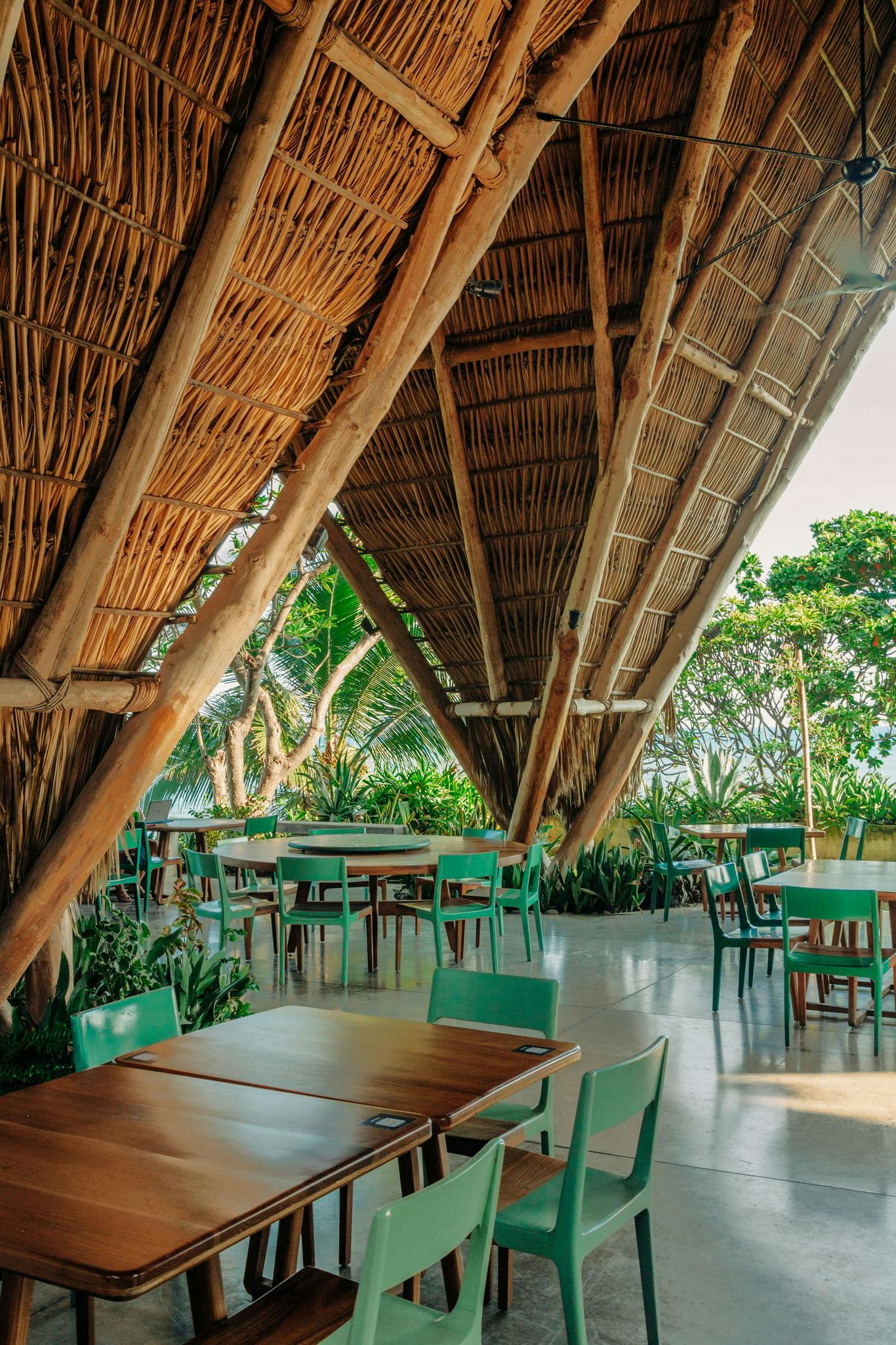 A restaurant with a thatched roof, offering a rustic ambiance and natural charm.